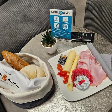 Μοτέλ Motel24seven 2*