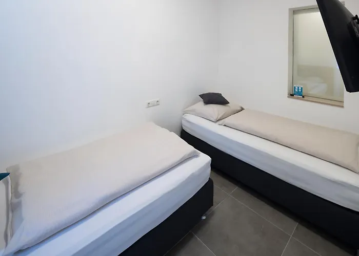 Motel24seven מוטל 2*